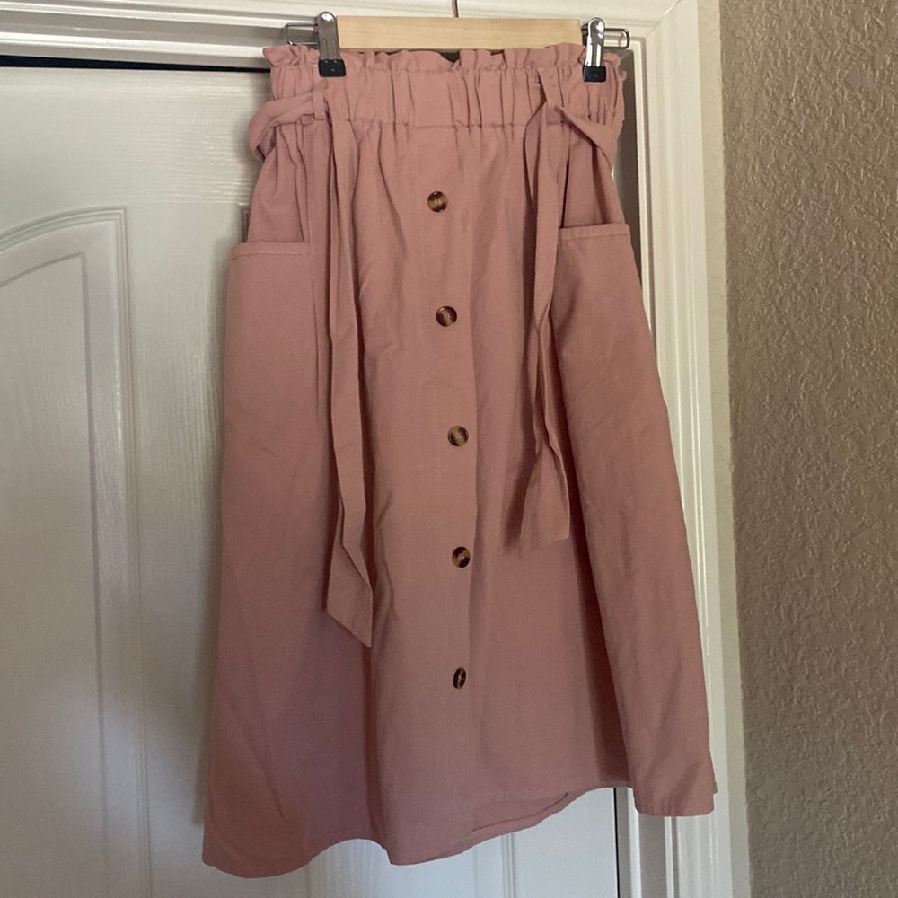 Pink skirt with buttons